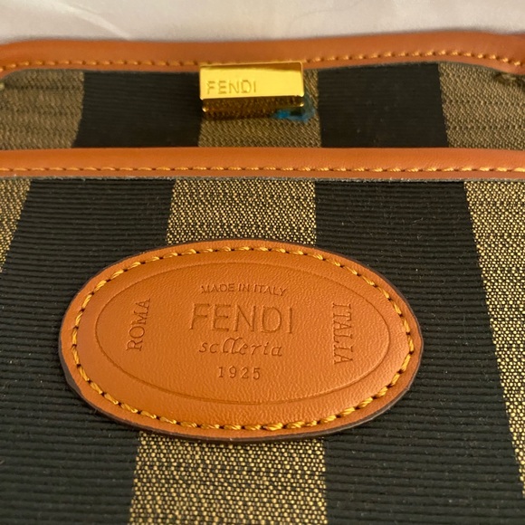 FENDI Peekaboo ISeeU - Picture 2 of 16